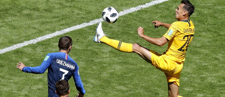 W pierwszym meczu grupy C piłkarskich mistrzostw świata w Rosji Francja pokonała Australię 2:1. Wynik meczu otworzył Antoine Griezmann strzałem z rzutu karnego. Sędzia podyktował "jedenastkę" po skorzystaniu z systemu VAR. To pierwsze w historii użycie tego systemu na mundialu.