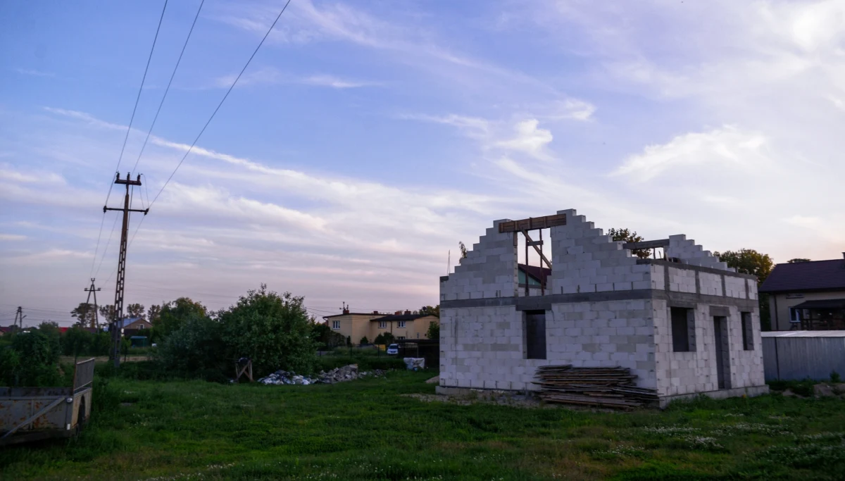 W gminie Baranów rozpoczęło się referendum, w którym mieszkańcy zdecydują, czy chcą budowy Centralnego Portu Komunikacyjnego, którego lokalizacja jest wskazywana w tej gminie. Swój głos obywatele będą mogli oddać do godz. 21 w jednym z czterech siedzib obwodowej komisji ds. referendum. 
