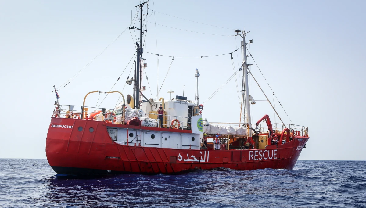 Okręt włoskiej straży przybrzeżnej z 274 migrantami z "Aquariusa", statku organizacji pozarządowej SOS Mediterranee, dopłynął do Walencji. Władze włoskie zamknęły swoje porty przed "Aquariusem", na jego przyjęcie zgodziła się Hiszpania.