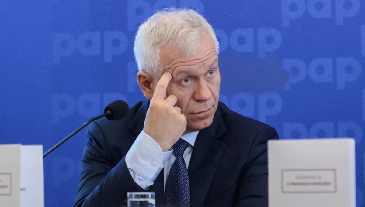 ​Marek Jurek poinformował PAP, że ustąpił z funkcji prezesa Prawicy RP. Rada Naczelna partii powierzyła funkcję prezesa Krzysztofowi Kawęckiemu.