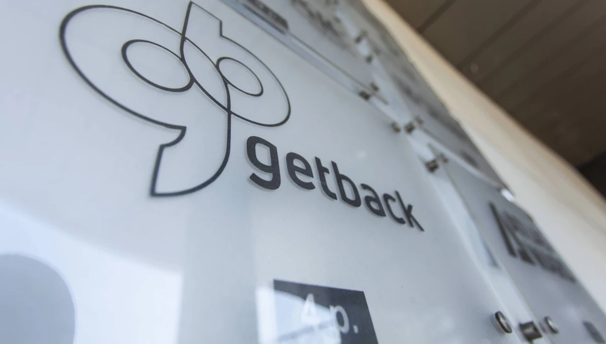 W tej sprawie są wielkie pieniądze, wielka polityka, zaplątane układy i zawiedzeni inwestorzy. Rozkręca się sprawa podupadłej firmy GetBack. Spółka, która ściągnęła na rozwój od inwestorów dwa i pół miliarda złotych, zajmowała się skupem starych wierzytelności i - według niektórych komentatorów - popadła w kłopoty, bo bezskutecznie liczyła na wycofanie nowych przepisów, które skracają okres przedawnienia długów.