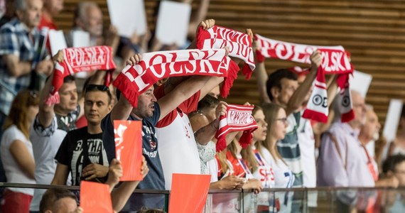 Polscy siatkarze przegrali z Serbią 0:3 (23:25, 23:25, 23:25) na koniec występu w turnieju Ligi Narodów w Hoffman Estates. Biało-czerwoni, którzy zanotowali czwartą porażkę w rozgrywkach, w trzech spotkaniach w USA nie wygrali seta. W tabeli spadli na piąte miejsce.