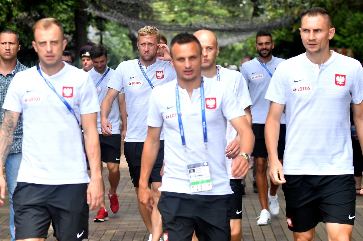 "Meksykanie pokazali bardzo dobry futbol, byli bardzo agresywni. Wiedzieliśmy, że tak będzie, ale nie umieliśmy znaleźć miejsca na boisku. (…) W kolejnych meczach musimy pokazać inną twarz" - tak sensacyjną porażkę reprezentacji Niemiec w pojedynku z Meksykiem na rosyjskim mundialu skomentował Miroslav Klose - najskuteczniejszy piłkarz w historii mistrzostw świata, a obecnie członek sztabu szkoleniowego obrońców tytułu. Ocenił również, że daleko mogą w Rosji zajść biało-czerwoni: "Polski zespół jest bardzo dobry".