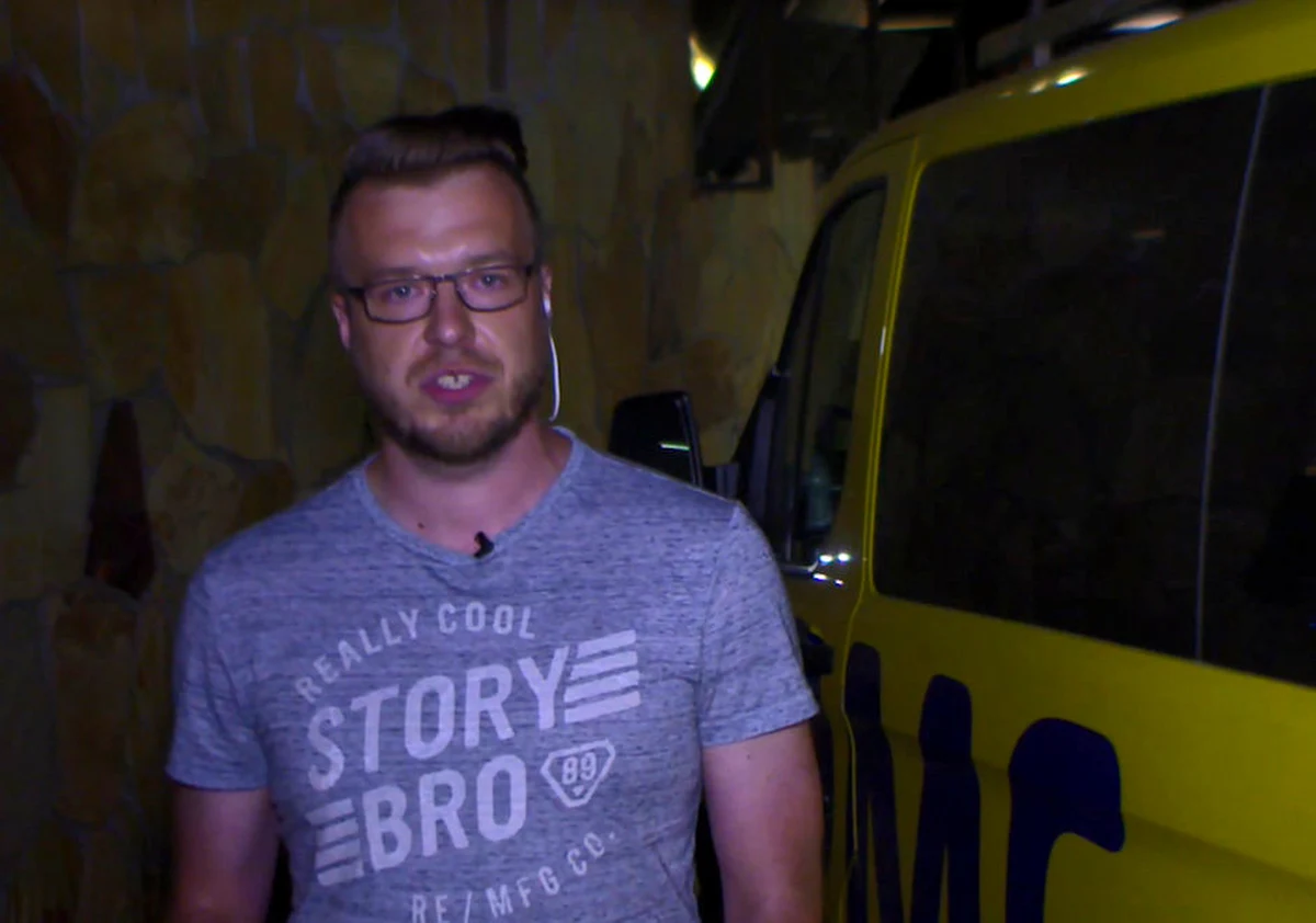 O fantastycznym trafieniu Serba Alexandara Kolarova, który nie dał szans Kostarykaninowi Keylorowi Navasowi, o sensacyjnej porażce broniących tytułu Niemców w starciu z ekipą Meksyku, o autorze cudownego gola dla Brazylii Coutinho, który w szkole chował swoją komórkę, by biedniejszym kolegom nie było przykro… i o wydarzeniach w polskiej bazie w Soczi - opowiadają w najnowszym odcinku "Widziane z Rosji" wysłannicy RMF FM na mundial Paweł Pawłowski i Patryk Serwański!