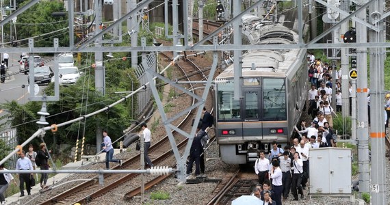Do ponad 300 wzrosła liczba osób, które w poniedziałek odniosły obrażenia w trzęsieniu ziemi w Osace o magnitudzie 6,1 - poinformowały japońskie służby zarządzania kryzysowego. Wcześniejsze doniesienia mówiły o 40 rannych. Trzy osoby zginęły.