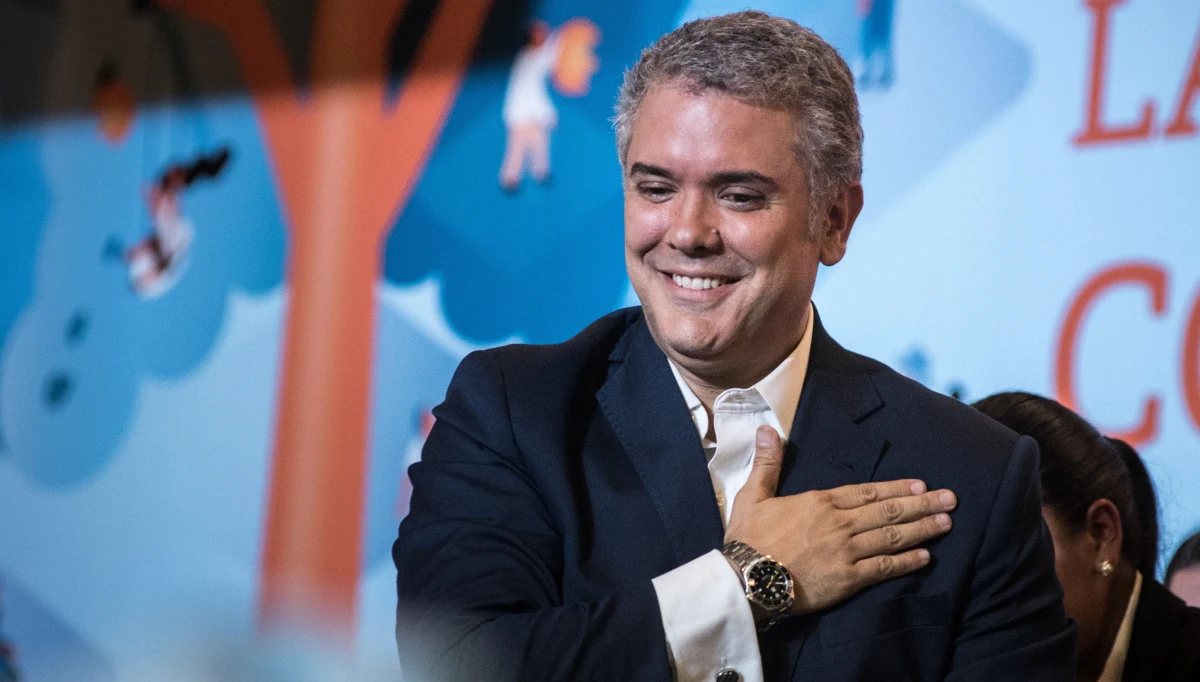 ​Konserwatysta Ivan Duque z prawicowego Centrum Demokratycznego (CD) wygrał drugą turę wyborów prezydenckich w Kolumbii, która odbyła się w niedzielę. Po podliczeniu wyników z 97 proc. lokali wyborczych ogłoszono, że zdobył 54 proc. ważnych głosów.