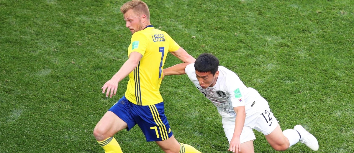 Po 60 latach oczekiwania Szwedzi wygrali mecz w pierwszej kolejce rundy grupowej mistrzostw świata. W 1958 roku, kiedy jako gospodarz zajęli drugą pozycję, pokonali Meksyk 3:0, a później albo remisowali, albo przegrywali. W poniedziałek przerwali złą serię, a autorem jedynej bramki w meczu z Koreą Południową był kapitan zespołu 33-letni Andreas Granqvist, który w 65. minucie wykorzystał rzut karny. 