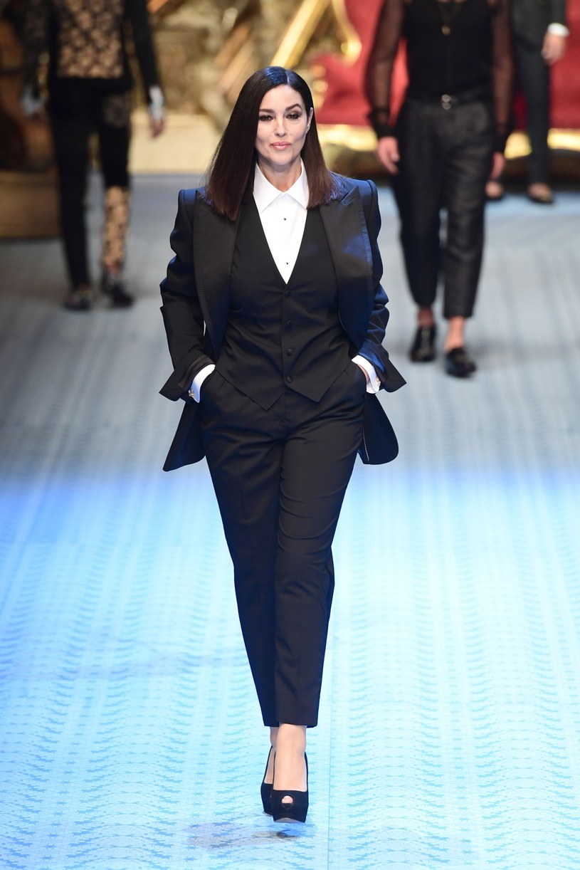 Włoska aktorka i modelka Monica Bellucci wzięła udział w pokazie mody męskiej Dolce & Gabbana wiosna/lato 2019, który odbył się w sobotę po południu na Milan Fashion Week. Bellucci otworzyła pokaz.