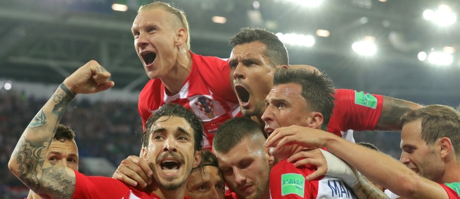 Chorwaccy piłkarze wygrali pierwszy mecz w mundialu, ale w ich szatni doszło do "trzęsienia ziemi". Selekcjoner Zlatko Dalic odesłał do domu Nikolę Kalinica, który odmówił gry w spotkaniu z Nigerią (2:0), tłumaczą się kontuzją.