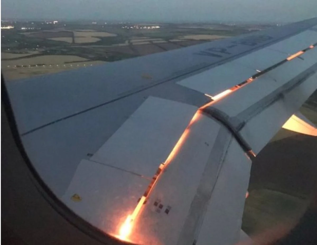 Piłkarze Arabii Saudyjskiej przeżyli chwilę grozy, gdy zapalił się jeden z silników samolotu, którym podróżowali do Rostowa nad Donem na środowy mecz z Urugwajem. Maszyna bezpiecznie wylądowała i nikt nie ucierpiał.