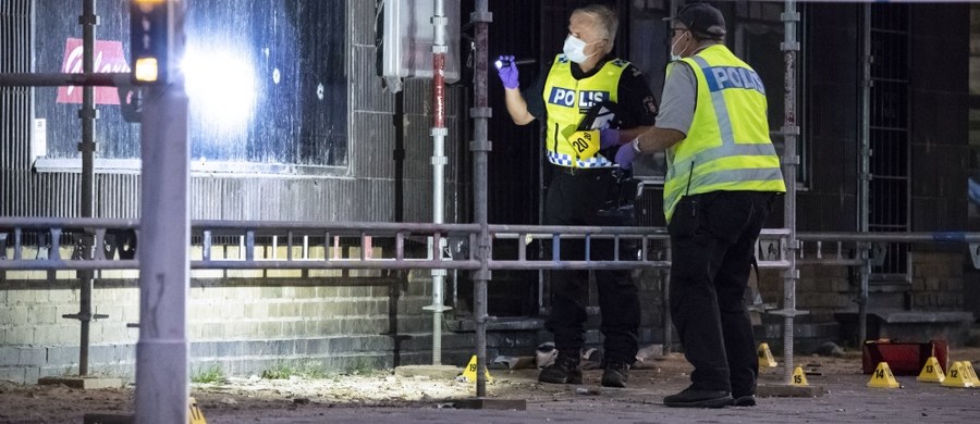 Zmarły trzy z sześciu osób rannych w poniedziałkowej strzelaninie w centrum Malmoe - poinformowała szwedzka policja. Ofiary śmiertelne to mężczyźni w wieku 19, 27 i 29 lat. Stan jednego z rannych jest ciężki. 
