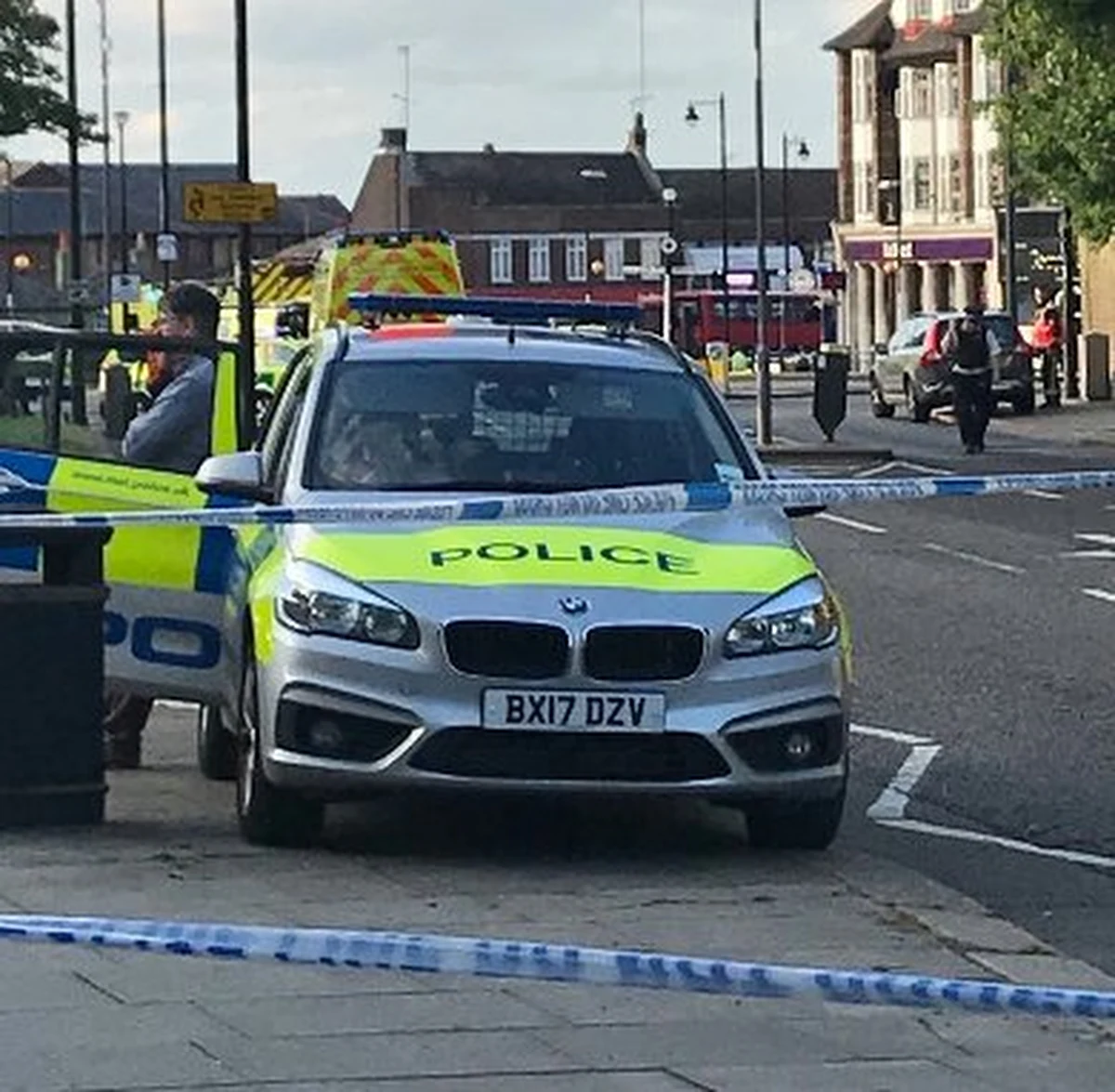 Brytyjska policja poinformowała we wtorek wieczorem na Twitterze, że "niewielka grupa osób" została ranna w eksplozji w londyńskim metrze, nikt jednak nie odniósł poważnych obrażeń.