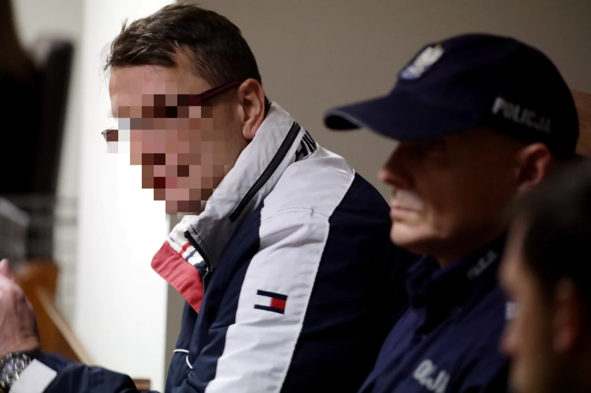 32 osoby usłyszały zarzuty posiadania narkotyków, które miały kupić od Cezarego P. - nazywanego "dilerem gwiazd". Kilka odmówiło wczoraj składania zeznań w sądzie. Jeden świadek potwierdził, że kupił kokainę od mężczyzny. 
