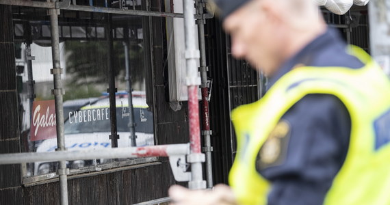 21-letni mężczyzna, który prawie bez szwanku uszedł ze strzelaniny w szwedzkim Malmö, był celem zamachowca - podała gazeta "Aftonbladet". To on jest wskazywany jako przywódca gangu, przewijał się już w policyjnych kartotekach m.in. w związku ze śledztwem prowadzonym w sprawie zabójstwa. Dlatego policja podejrzewa, że strzelanina była zemstą.