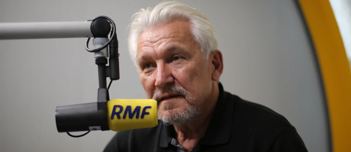 To był nasz słaby mecz - tak ostro wczorajsze spotkanie Polaków z Senegalem na mundialu ocenia w Popołudniowej rozmowie w RMF FM Henryk Kasperczak. "Byłem zaskoczony kompozycją naszej ekipy. Po raz pierwszy graliśmy tak ofensywnym zespołem. Byłem zaskoczony, że była drużyna z predyspozycjami ofensywnymi, a tego nie widzieliśmy na boisku, było flegmatycznie, wolno. Senegalczycy zasłużenie wygrali" - uważa gość Marcina Zaborskiego. "Było dużo słabych punktów w naszym zespole - szczególnie ci zawodnicy, którzy odgrywali kiedyś bardzo ważną rolę. Myślę tutaj o Grosicki, Błaszczykowskim, nawet nasz fantastyczny strzelec zawiódł, nie był w najlepszej formie" - podsumowuje. Według trenera bardzo słabo wypadli też Krychowiak, Milik. "Nie grali na swoich możliwościach, dlatego ten zespół nie zagrał na takim poziomie, na jaki ich stać" - mówi nasz gość. "Kolumbijczycy są przeciwnikiem wymagającym, ten zespół bazuje grę na szybkości. Nie mają takiej siły przebicia w napadzie, jaką mają Senegalczycy. Ten zespół na pewno z nami będzie osłabiony, grali w 10 od 6. minuty meczu z Japonią. Jest tam kilku ważnych zawodników kontuzjowanych. Myślę, że jesteśmy w lepszej sytuacji" - uważa gość Marcina Zaborskiego. 