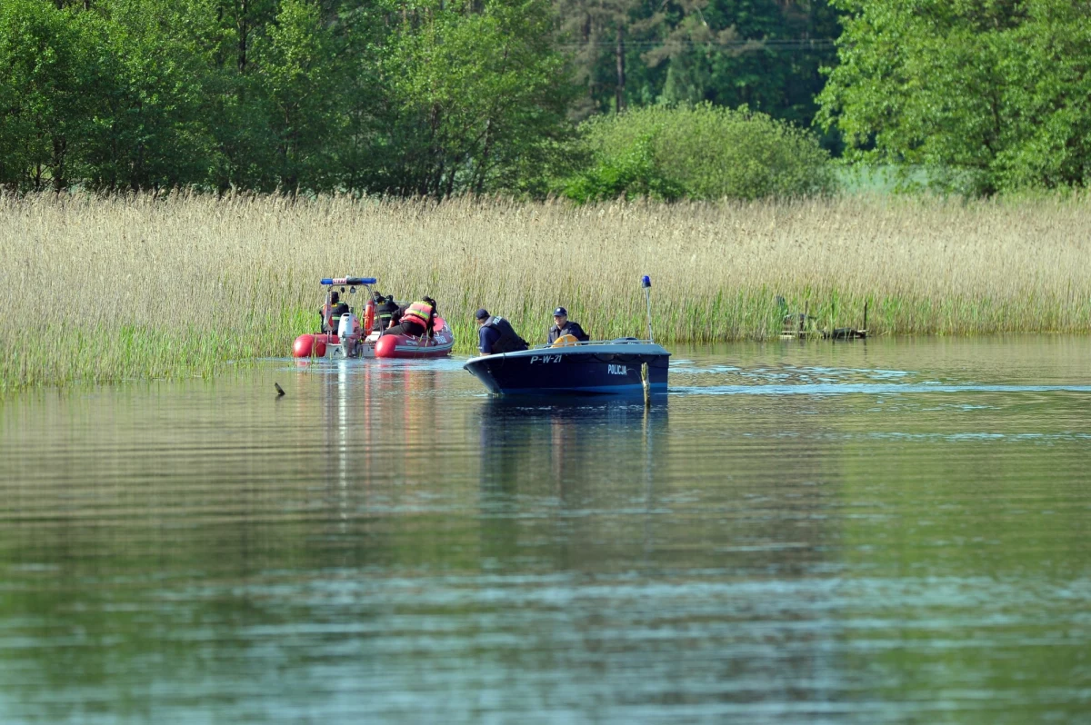 Tragiczny efekt poszukiwań kajakarza na jeziorze Zarańsko pod Drawskiem Pomorskim. Nurkowie po ponad dwóch godzinach odnaleźli ciało 40-letniego mężczyzny.