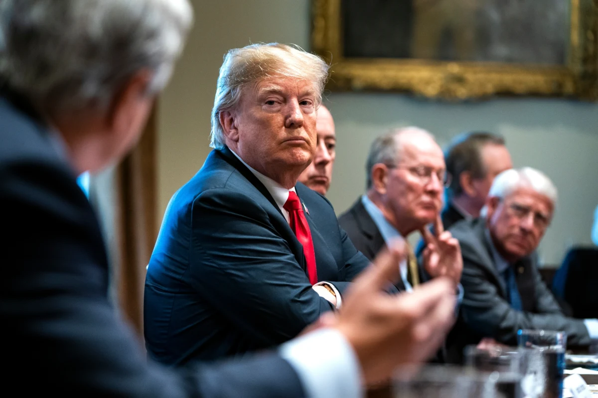 Prezydent Donald Trump wydał w środę rozporządzenie wykonawcze przewidujące zakończenie praktyki oddzielania dzieci nielegalnych imigrantów od rodziców. Na mocy rozporządzenia nielegalni imigranci z dziećmi będą mogli wspólnie przebywać w ośrodkach odosobnienia.