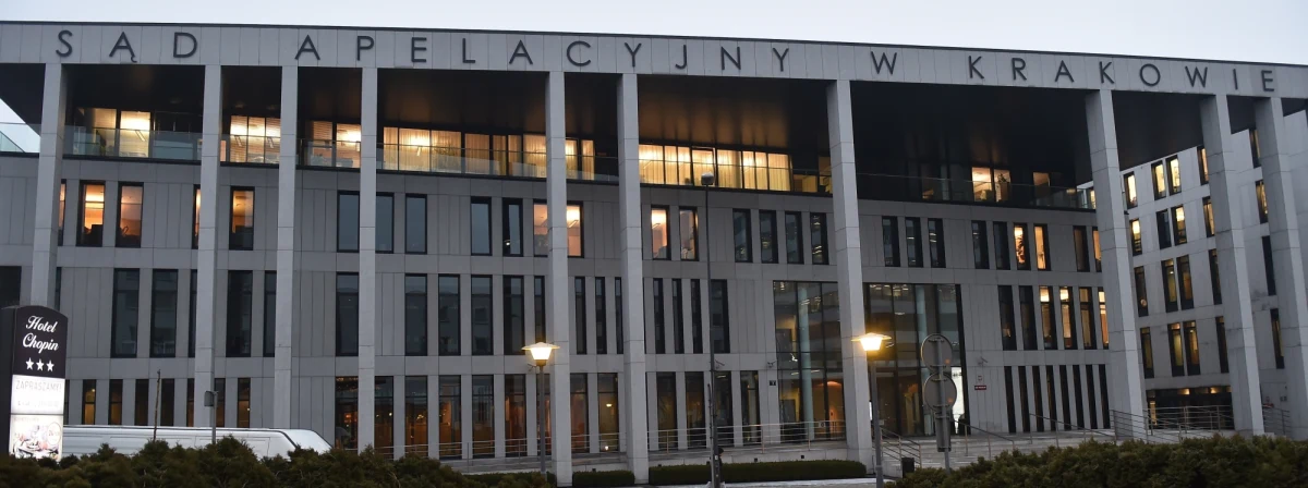 Sędziowie Sądu Apelacyjnego skrytykowali w uchwale wypowiedź premiera dla "Gazety Polskiej", sugerującą istnienie "zorganizowanej grupy przestępczej" w krakowskim sądzie - poinformował rzecznik Stowarzyszenia Sędziów "Themis" sędzia Dariusz Mazur.