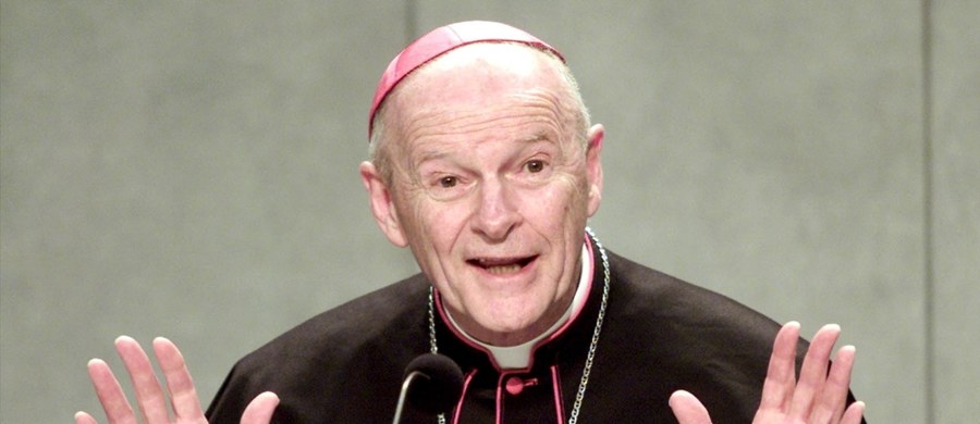 Kardynał Theodore McCarrick, były arcybiskup Nowego Jorku i Waszyngtonu został oskarżony o molestowanie seksualne. O sprawie został już poinformowany Watykan, który zawiesił 87-letniego hierarchę do czasu podjęcia w jego sprawie ostatecznej decyzji.