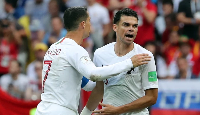 Mundial 2018. Pepe wyśmiewany w internecie za reakcję, gdy został poklepany po plecach