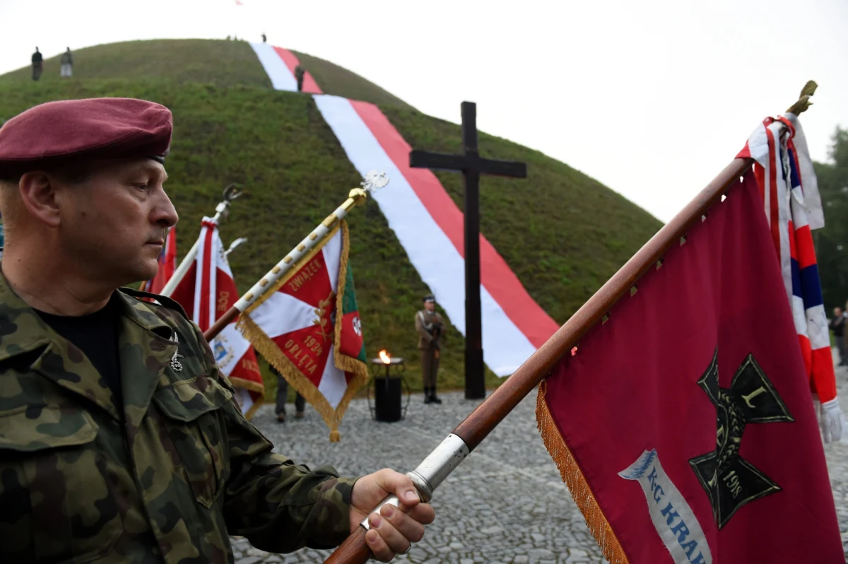 Muzeum Historyczne Miasta Krakowa przygotowuje wystawę poświęconą historii kopca Józefa Piłsudskiego na krakowskim Sowińcu (zwanego też polską Mogiłą Mogił, ponieważ złożono w nim ponad 4,5 tysiąca miejsc z całego świata, gdzie ginęli oraz byli mordowani walczący o niepodległość swej ojczyzny Polacy) i szuka pamiątek związanych z jego sypaniem w latach 1934-1937.