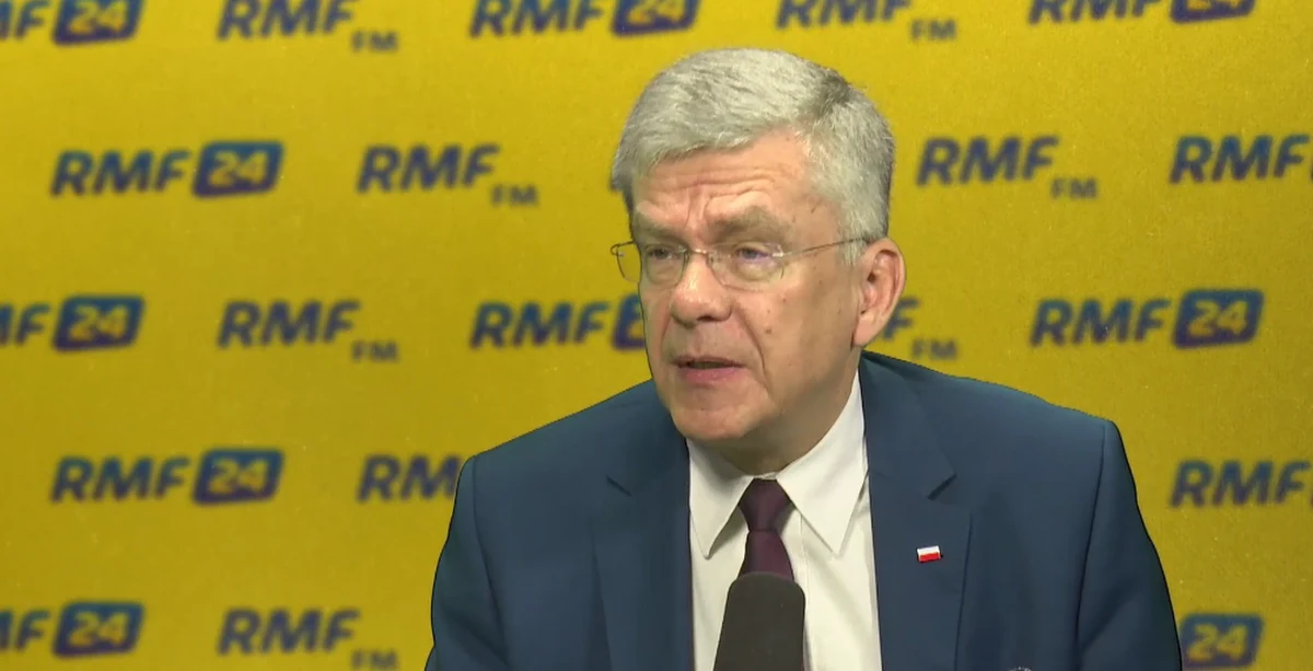 "Nie wiem dlaczego. Słowo honoru, że nie wiem" - stwierdził w Porannej rozmowie w RMF FM marszałek Senatu Stanisław Karczewski pytany o to, dlaczego nie odbyło się wspólne posiedzenie prezydiów Sejmu i Bundestagu. "Nie rozmawiałem wczoraj z panem marszałkiem Markiem Kuchcińskim. Dziś będę miał taką okazję. Zapytam się i będę rozmawiał o innych różnych rzeczach" - dodał. "Jestem pod wielkim wrażeniem prekampanii Patryka Jakiego" - przyznał gość Roberta Mazurka. "Na spotkania z Jakim przychodzi bardzo dużo ludzi. Jest olbrzymie zainteresowanie. To nie jest triumfalizm - to jest podawanie faktów" - ocenił. W rozmowie pojawił się też temat zapowiadanego przez prezydenta Andrzeja Dudę referendum ws. konstytucji. "Moim zdaniem referendum powinno się odbyć" - przyznał marszałek Senatu "Świetny pomysł padł z ust pana wicemarszałka Terleckiego, żeby referendum dot. konstytucji odbyło się razem z wyborami do europarlamentu" - zdradził. 