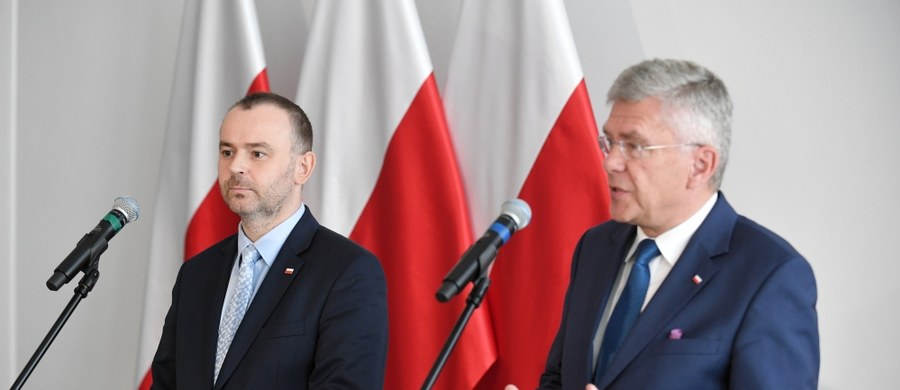 Prezydencki minister Paweł Mucha odniósł się do pomysłu, by referendum konstytucyjne odbyło się w dniu wyborów do Parlamentu Europejskiego. Tę koncepcję chwalił dziś w Porannej rozmowie w RMF FM marszałek Senatu Stanisław Karczewski. 