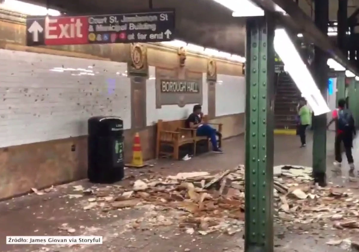 Zawalił się fragment stropu na stacji metra Borough Hall w Nowym Jorku. Według lokalnych mediów, co najmniej jedna osoba została ranna. Ze względu na awarię stacja była czasowo wyłączona z obsługi pasażerów. 