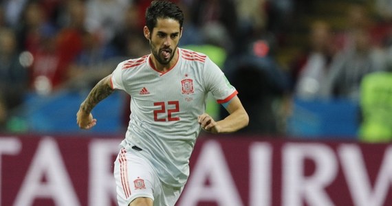 Reprezentacja Hiszpanii w środowym meczu z Iranem nie zachwyciła swoją grą i po bramce Diego Costy wygrała 1:0. Uwagi kibiców z całego świata nie przykuły zagrania piłkarzy „La Furia Roja”, ale to, w jaki sposób uratowali ptaszka, który swobodnie biegał po murawie między zawodnikami.