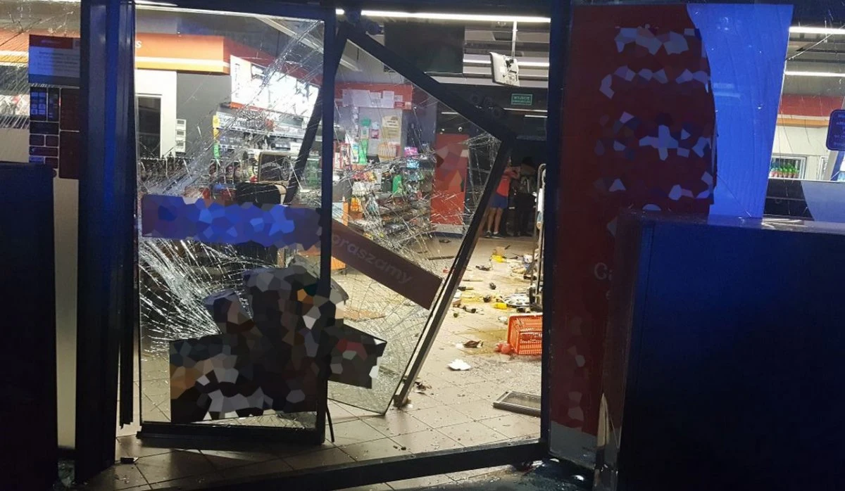 43-latek, który dokonał serii napaści w Radomiu, był prawdopodobnie od lat leczony psychiatrycznie. Według rodziny, w tym samym dniu trafił do szpitala psychiatrycznego, ale lekarz odmówił przyjęcia go na oddział. Placówka nie komentuje sprawy.