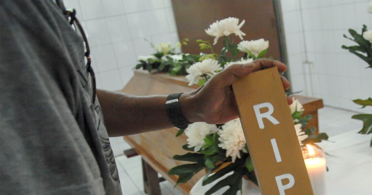 Trumny w barwach klubów sportowych. Zakład pogrzebowy z nową ofertą