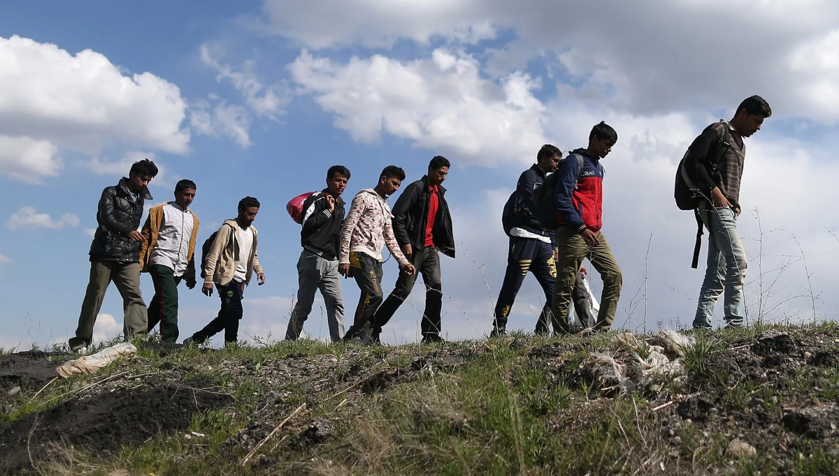 Polska nie została zaproszona na niedzielne spotkanie szefów państw i rządów w sprawie migracji - przyznał w rozmowie z reporterem RMF FM minister spraw zagranicznych Jacek Czaputowicz. Jak poinformował jednak rzecznik KE, do państw UE nie wysyłano żadnych pisemnych zaproszeń na spotkanie. 