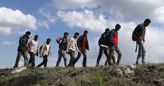 Polska nie została zaproszona na niedzielne spotkanie szefów państw i rządów w sprawie migracji - przyznał w rozmowie z reporterem RMF FM minister spraw zagranicznych Jacek Czaputowicz. Jak poinformował jednak rzecznik KE, do państw UE nie wysyłano żadnych pisemnych zaproszeń na spotkanie. 