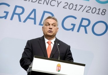 Gra Orbana. Nie jedzie na szczyt, ale rozmawia z Tuskiem