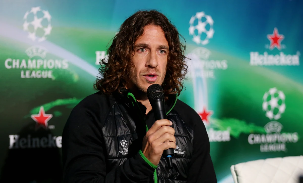 Były piłkarz FC Barcelona Carles Puyol nie został wpuszczony do studia telewizyjnego w Teheranie, by komentować mecz piłkarskich mistrzostw świata w Rosji Hiszpania - Iran z powodu... fryzury. Nadawca państwowy IRIB uznał, że długie, kręcone włosy to zbyt "dziki" wygląd.