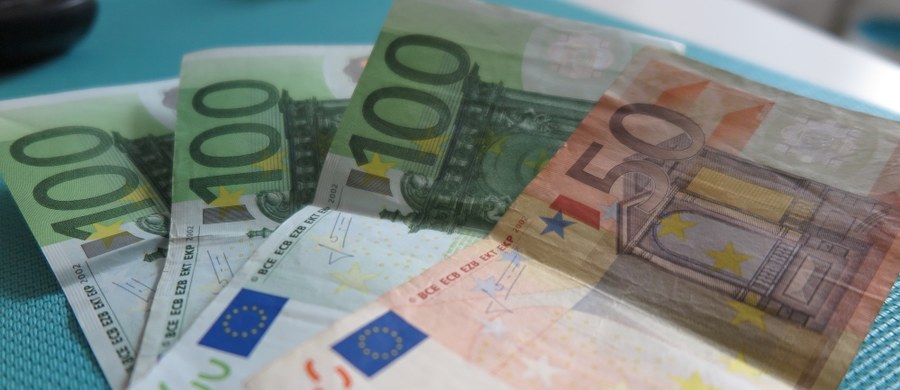 Nie ma odwrotu od euro - powiedział niemiecki wicekanclerz i minister finansów Olaf Scholz w wywiadzie dla dziennika "Rheinische Post". Złożył taką deklarację w odpowiedzi na pytanie czy sądzi, iż wspólna waluta europejska będzie jeszcze istnieć za 10 lat.