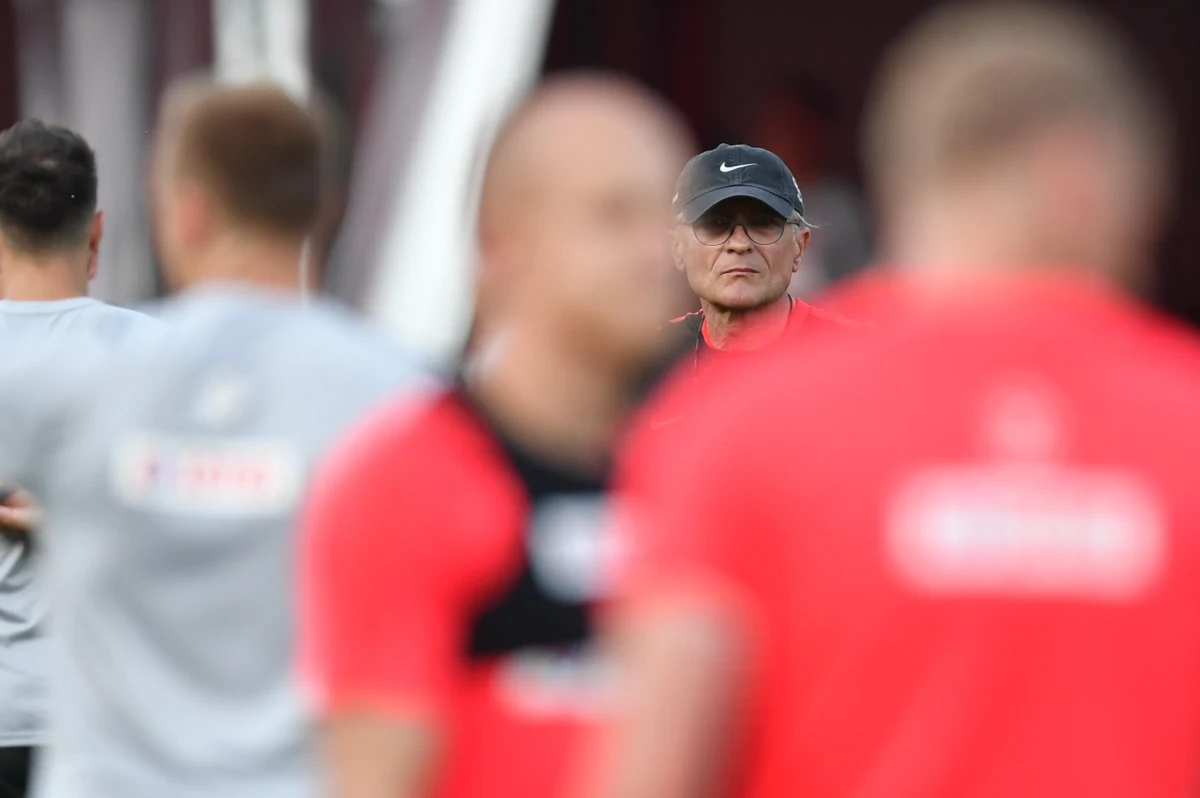 "Reprezentacja Kolumbii to bardzo trudny i niewygodny przeciwnik; żeby ten zespół pokonać, polska drużyna musi zagrać szybciej i agresywniej niż w meczu z Senegalem" – powiedział były reprezentant Polski w piłce nożnej Włodzimierz Lubański.