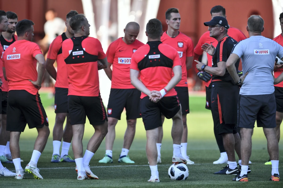 W meczu z Senegalem pod względem fizycznym zagraliśmy źle, ale w ciągu pięciu dni można dużo poprawić i zagrać później zupełnie inne spotkanie – mówi w rozmowie z RMF FM były reprezentant Polski, a obecnie prezes Wielkopolskiego Związku Piłki Nożnej - Paweł Wojtala. Jego zdaniem szanse na to, by jutro przeciwko Kolumbii zagrał Kamil Glik, nie są zbyt wielkie.