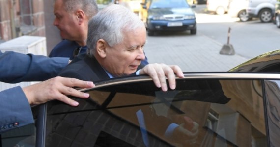 Jak podaje "Super Express", Jarosław Kaczyński jest wściekły na partyjnych działaczy za wewnątrzpartyjne intrygi i rozpuszczane plotki o jego rzekomych planach przejścia na emeryturę. Z informacji dziennika wynika, że planowane są kontrole billingów telefonicznych ważnych polityków partii.