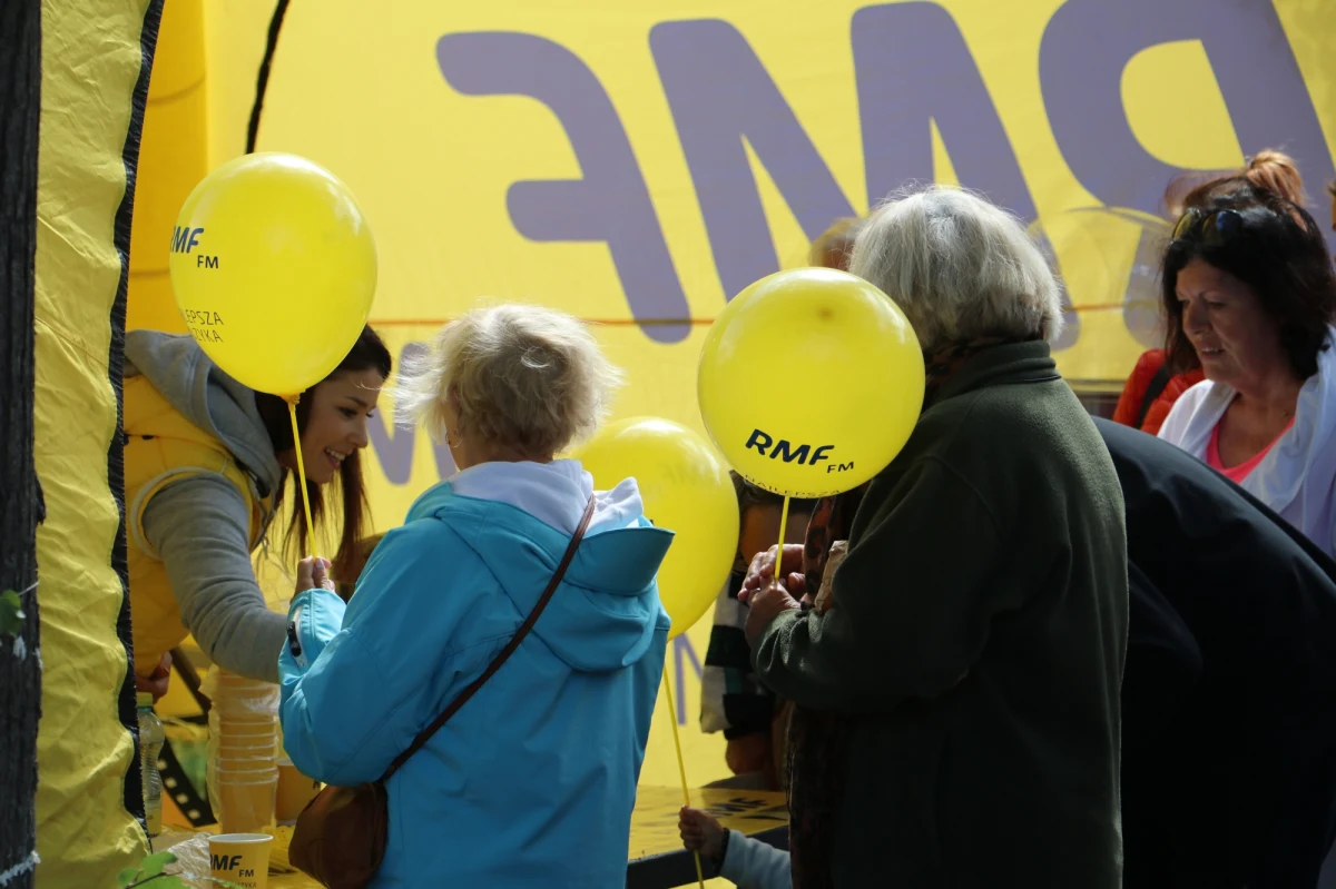 Tak malowniczej plaży nie ma żaden nadbałtycki kurort. Urzekające wzgórza i klify tuż nad brzegiem morza można podziwiać z ponad stuletniego molo. Może dlatego właśnie to miejsce upodobały sobie gwiazdy. Twoim Miastem w Faktach RMF FM w pierwszy dzień wakacji były Międzyzdroje.