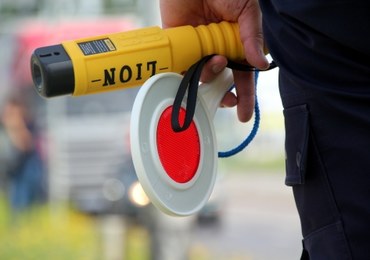Pijana kobieta prowadziła auto, pasażer był poszukiwany