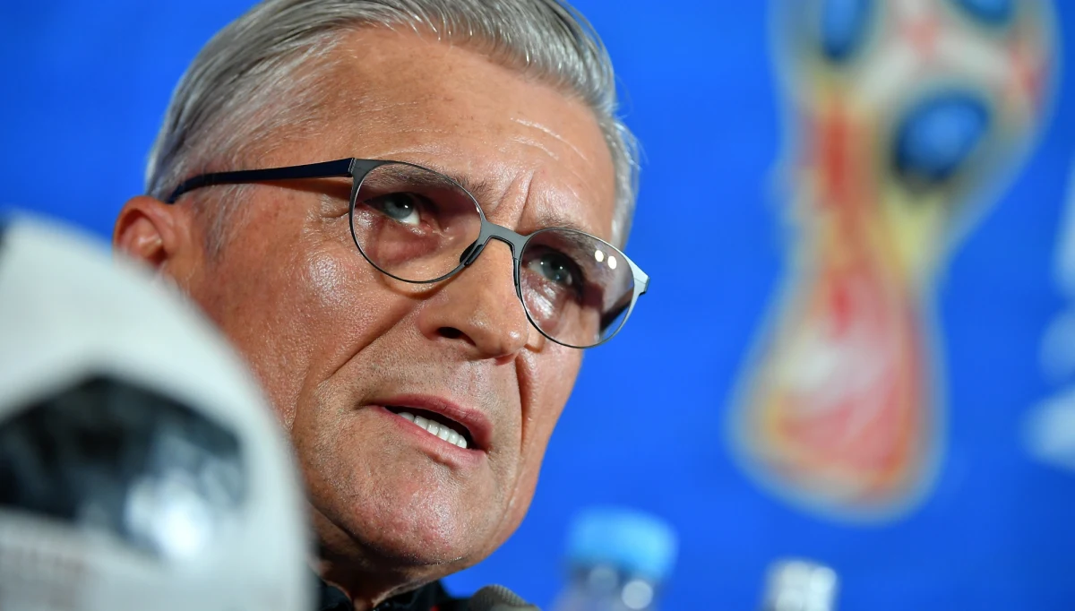 "Z dużym szacunkiem podchodzimy do naszego przeciwnika. (...) Spodziewamy się bardzo trudnego spotkania, bardzo intensywnej gry" - tak o reprezentacji Kolumbii mówił na konferencji prasowej selekcjoner Adam Nawałka. O porażce z Senegalem powiedział: "Tak się złożyło, że przegraliśmy, ale uważam, że nie ma tragedii: drużyna jest dobrze przygotowana". Przyznał, że po tym spotkaniu w ekipie zapanowała "sportowa złość", a także, że w jutrzejszym pojedynku z Kolumbijczykami "musimy poprawić naszą grę w każdym aspekcie". Pytany natomiast o wyjściową "jedenastkę" na to spotkanie zapowiedział: "Ostateczne decyzje co do zmian w składzie zapadną po dzisiejszym treningu". Zobaczcie wideo z konferencji!