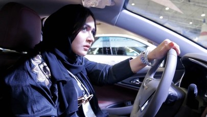"Zaufaj Allahowi i w drogę!". Po latach zakazu Saudyjki za kierownicą
