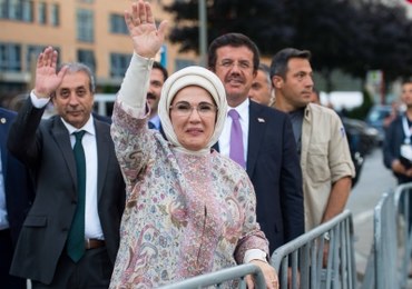 Kiedyś walczyła o prawa kobiet, dziś chwali harem. Emine Erdogan - Pierwsza Dama Turcji  