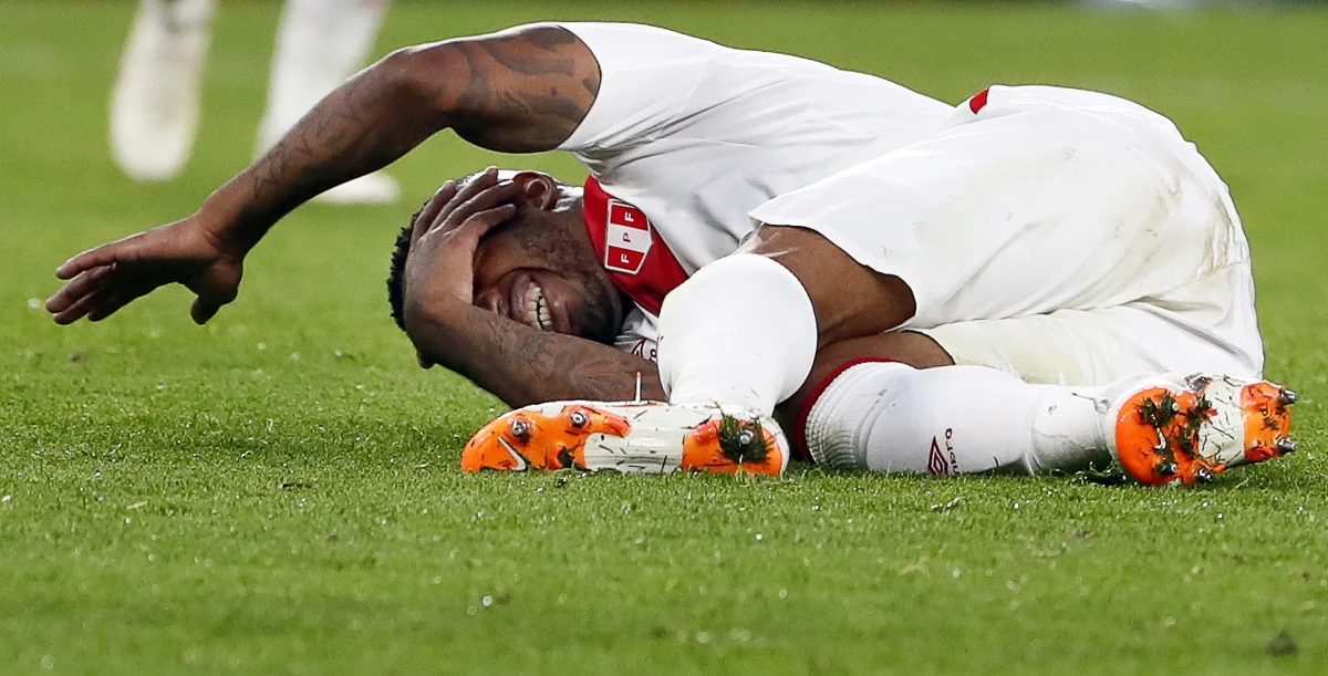 Napastnik piłkarskiej reprezentacji Peru Jefferson Farfan nie odniósł poważniejszych obrażeń w wyniku zderzenia z bramkarzem na treningu. Pozostanie jednak w moskiewskiej klinice na obserwacji - poinformował lekarz południowoamerykańskiej drużyny.