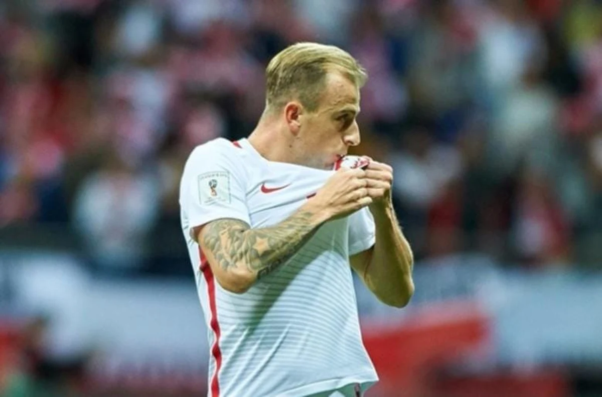 "Dziś zagramy dla naszego Kraju, dla naszej dumy - liczy się tylko drużyna i zwycięstwo" - napisał na Facebooku piłkarz reprezentacji Polski Kamil Grosicki. Biało-czerwoni zmierzą się z Kolumbią już dziś  o godz. 20. 