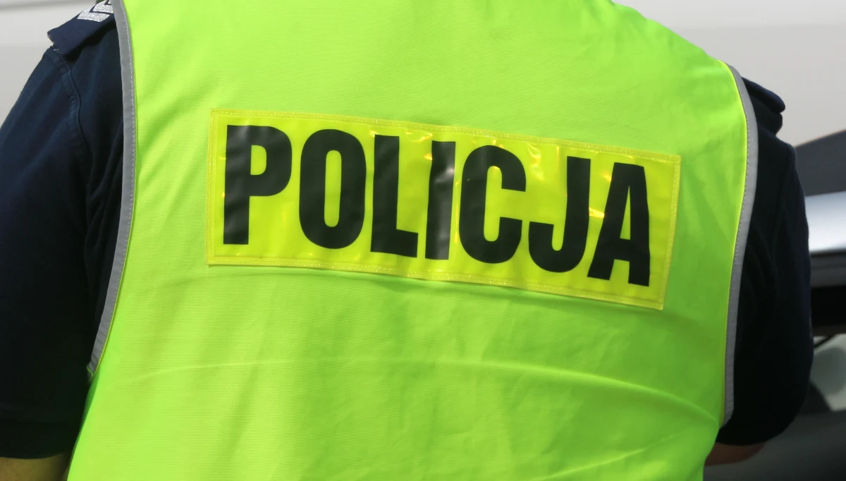 Nie żyje policjant, którego dziś po południu poszukiwała małopolska policja. 34-latek jechał do Krakowa na szkolenie, jednak zaginął po południu. Jego ciało znaleziono w lesie w powiecie wadowickim.