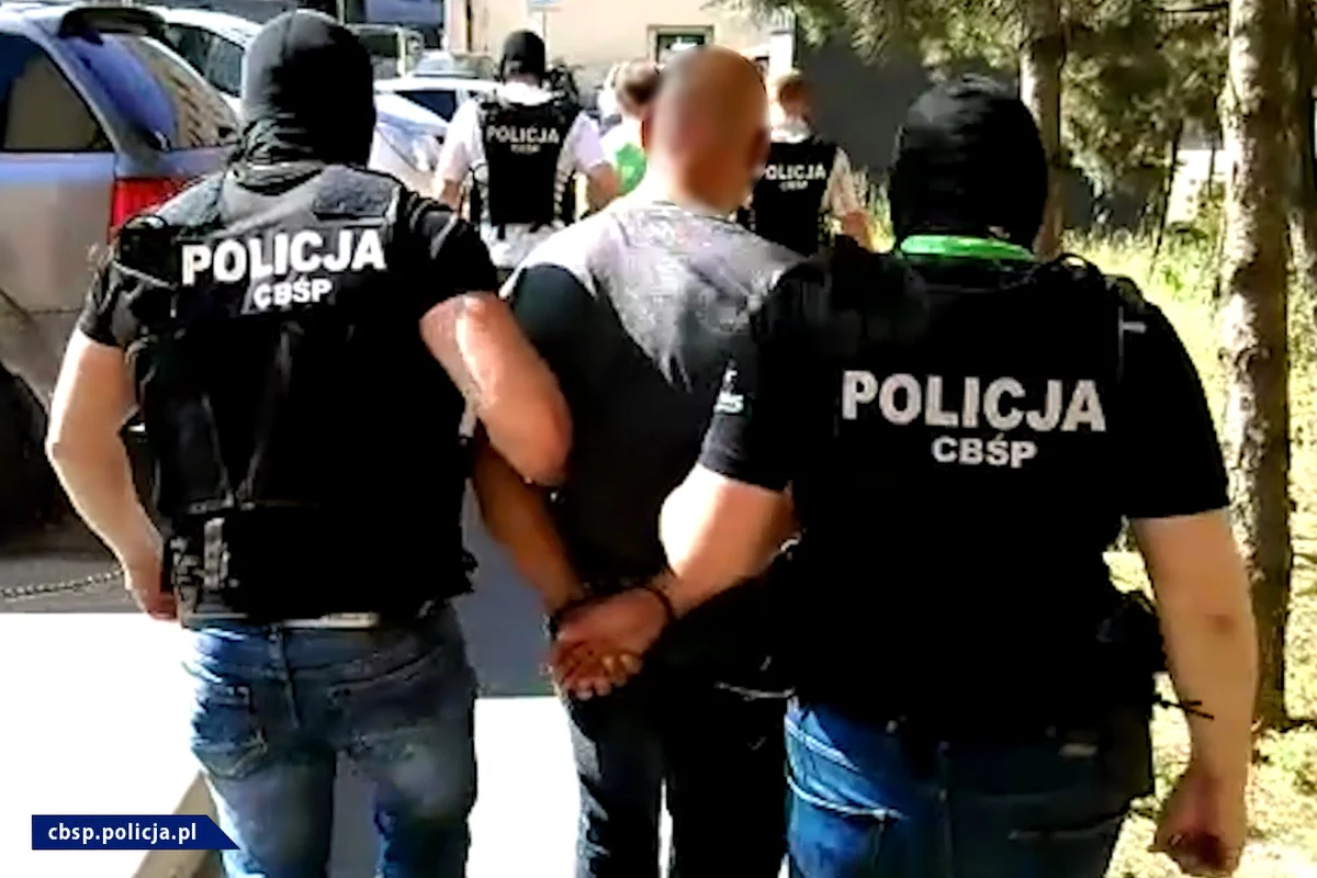 Funkcjonariusze CBŚP zatrzymali kolejnych 17 osób podejrzanych o sprzedaż substancji psychotropowych na terenie województwa śląskiego. Wcześniej w tej sprawie zatrzymano 55 osób, tak więc zarzuty w tej sprawie usłyszą w sumie 72 osoby.