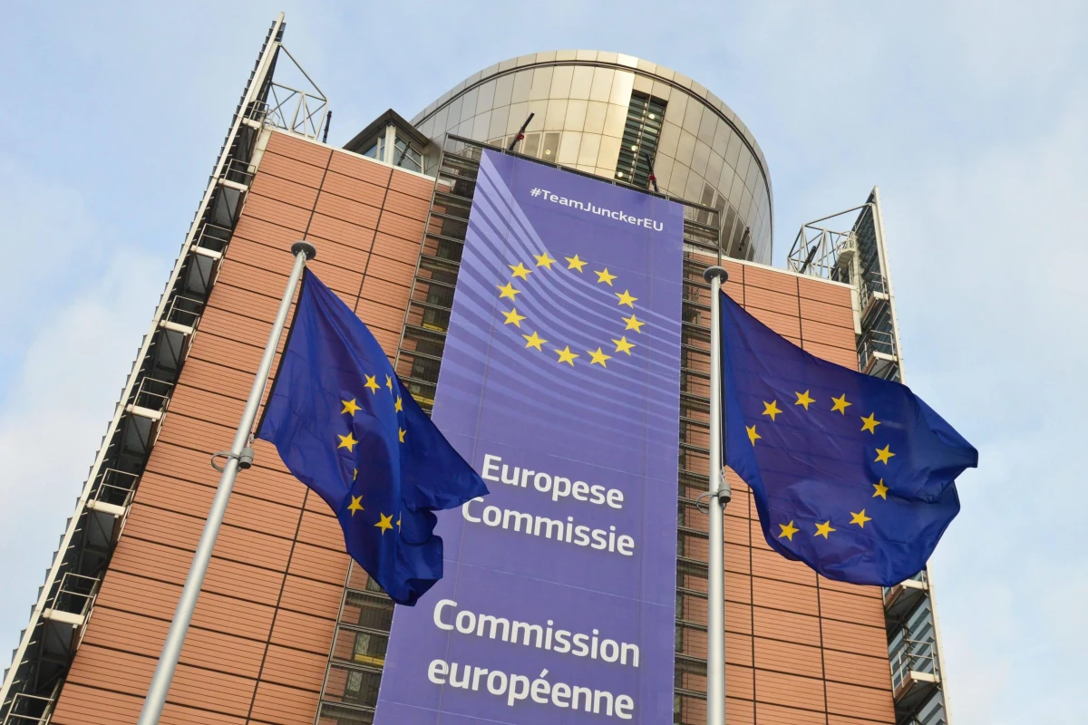 Komisja Europejska nie odniosła się całościowo do zmian w reformach wymiaru sprawiedliwości, które zostały wprowadzone przez Polskę - stwierdza polska strona w informacji przekazanej PAP przez biuro prasowe MSZ. We wtorek Polska ma zostać wysłuchana w ramach procedury z art 7. unijnego traktatu. Wysłuchanie, o które wnioskowała Komisja Europejska, jest kolejnym krokiem w prowadzonej wobec polskich władz procedurze mającej na celu zagwarantowanie praworządności. Jest ono etapem przed ewentualnym głosowaniem w Radzie UE w sprawie stwierdzenia wyraźnego ryzyka poważnego naruszenia przez Polskę wartości unijnych.