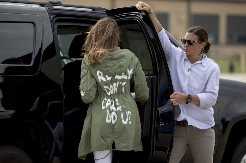 Nie milkną echa wokół kurtki, którą Melania Trump założyła na spotkanie z dziećmi imigrantów, a na której widniał napis "W ogóle mnie to nie obchodzi. A ciebie?". Pierwszej Damie postanowił odpowiedzieć w wymowny sposób Eddie Vedder z zespołu Pearl Jam. 